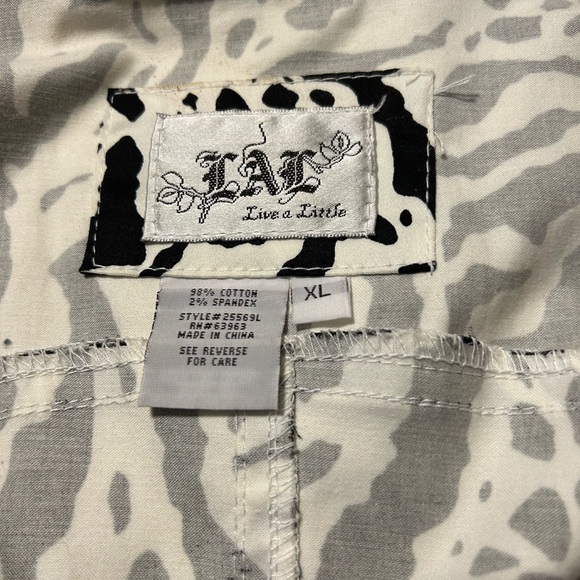 Ladies black and white jacket - Picture 5 of 5